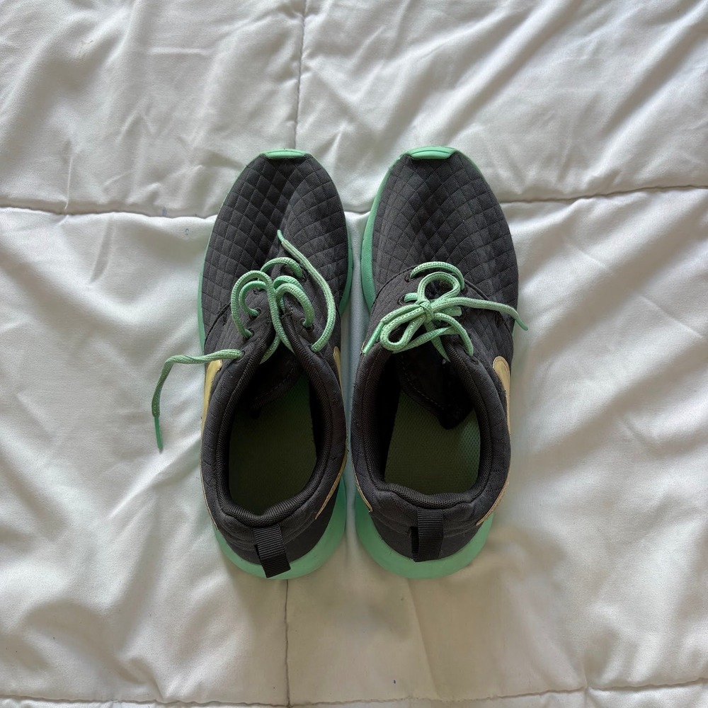 Nike Roshe Run Grey Quilted Mint Green Gold Swoosh Sneakers Shoes 6Y Active